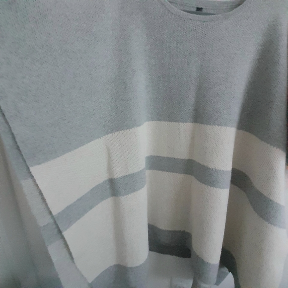 LAPIS Knit Poncho - Picture 4 of 4